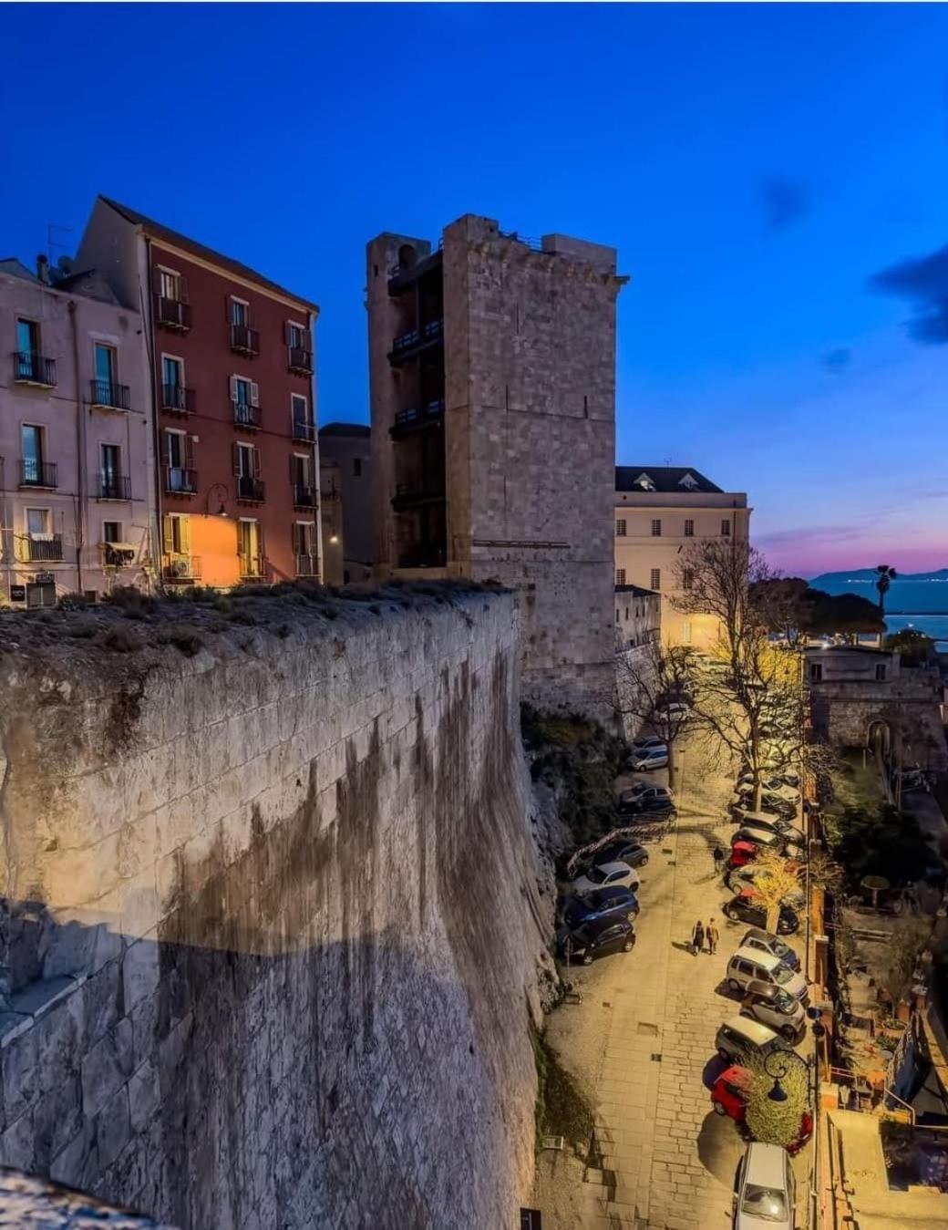 Stupenda Suite A Cagliari Piazza Galilei Exterior foto